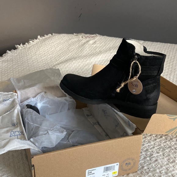 Sofft Black Ankle Booties - Picture 1 of 3